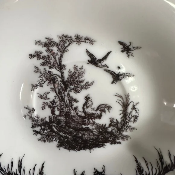 Aux Au Provence AUV2 black and white toile rooster pattern saucer - Picture 4 of 9